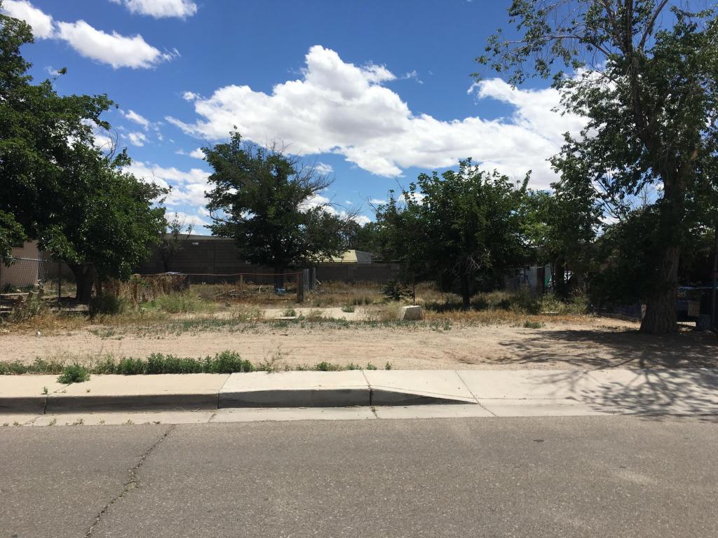 418 Bethel Avenue SE, Albuquerque, NM 87102