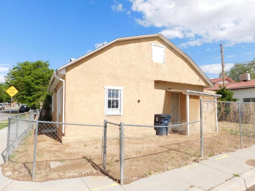 444 Pacific Avenue SW, Albuquerque, NM 87102