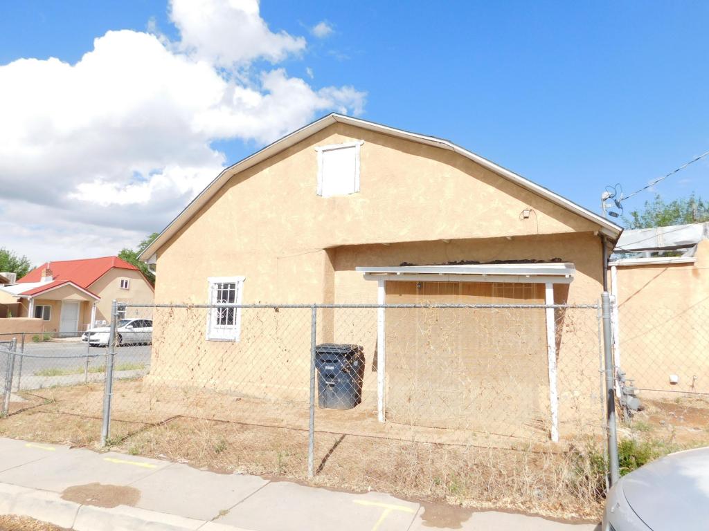 444 Pacific Avenue SW, Albuquerque, NM 87102