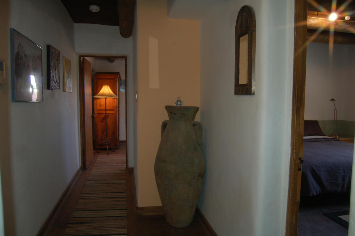 5 Chacon Place NW, Albuquerque, NM 87104