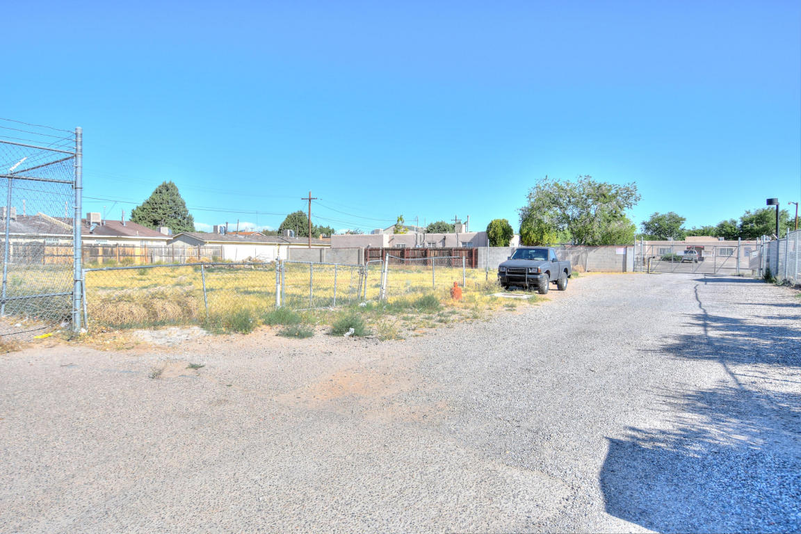 5901 Central Avenue NW, Albuquerque, NM 87105