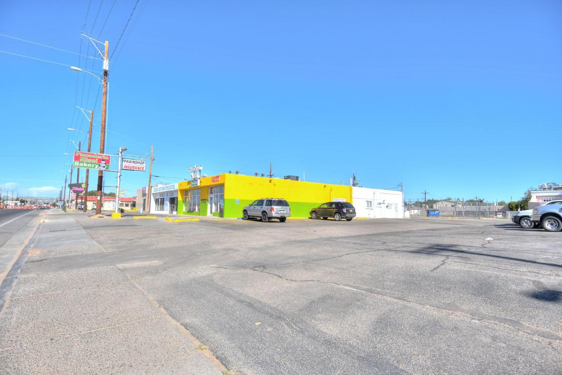 5901 Central Avenue NW, Albuquerque, NM 87105