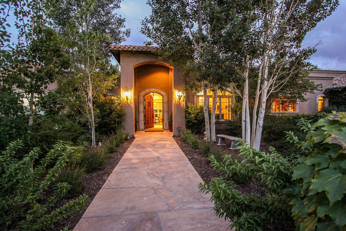 7512 Rio Grande Boulevard NW, Los Ranchos, NM 87107