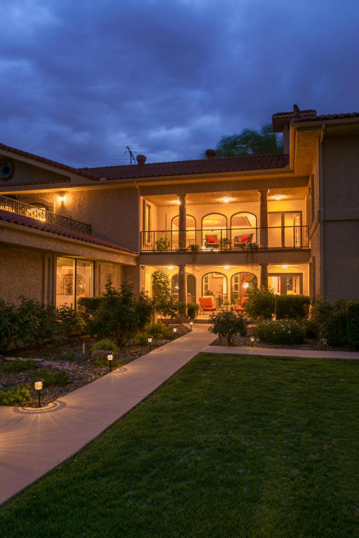 6828 Rio Grande Boulevard NW, Los Ranchos, NM 87107