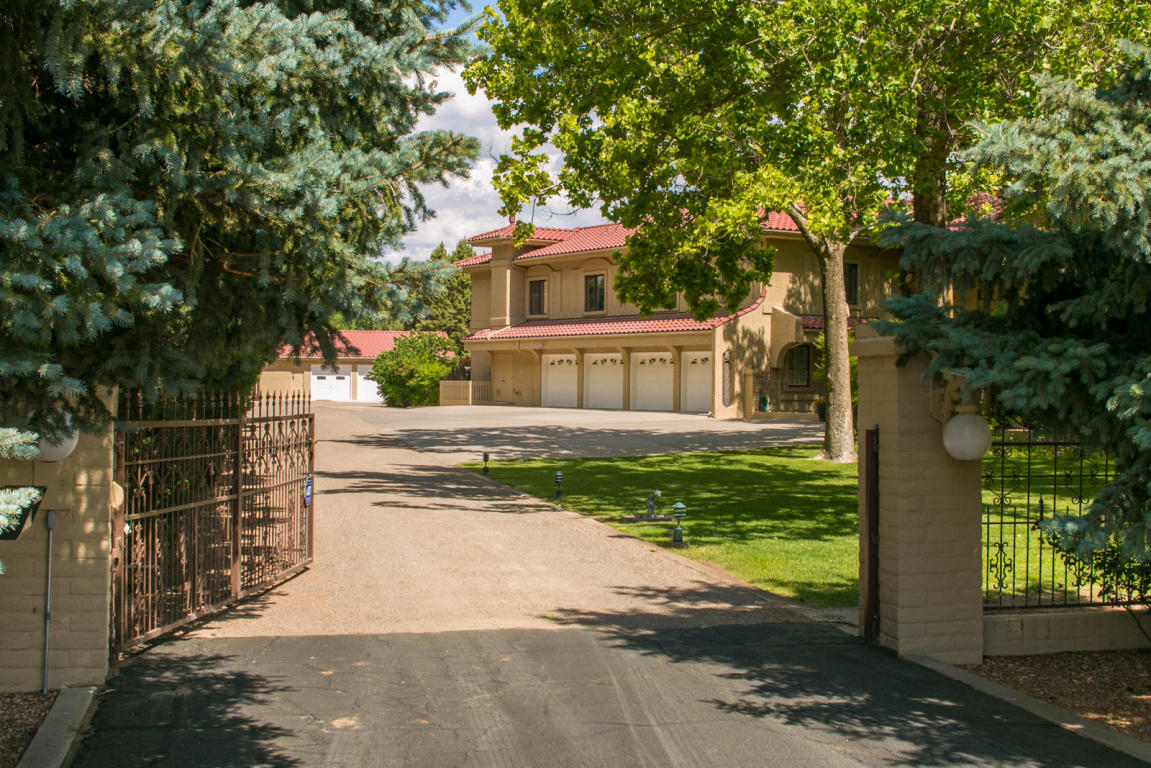 6828 Rio Grande Boulevard NW, Los Ranchos, NM 87107