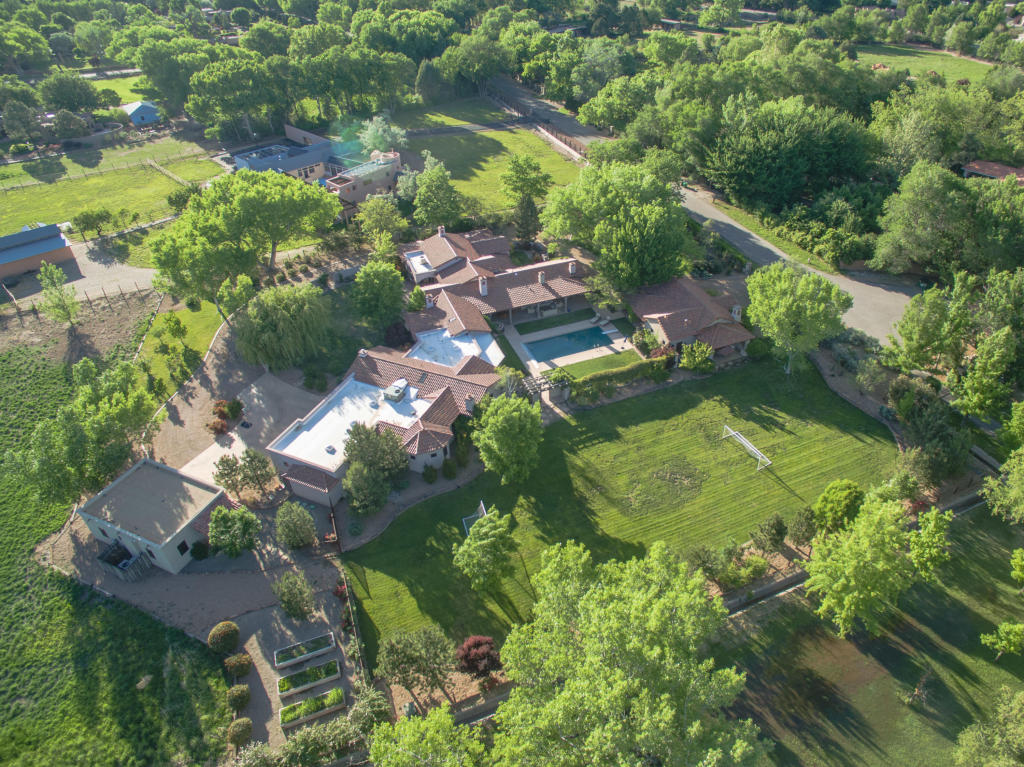 2000 Los Poblanos Place NW, Los Ranchos, NM 87107