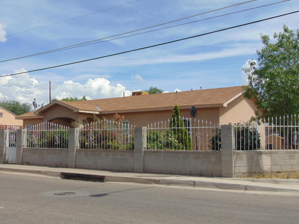 8104 Bell Avenue SE, Albuquerque, NM 87108