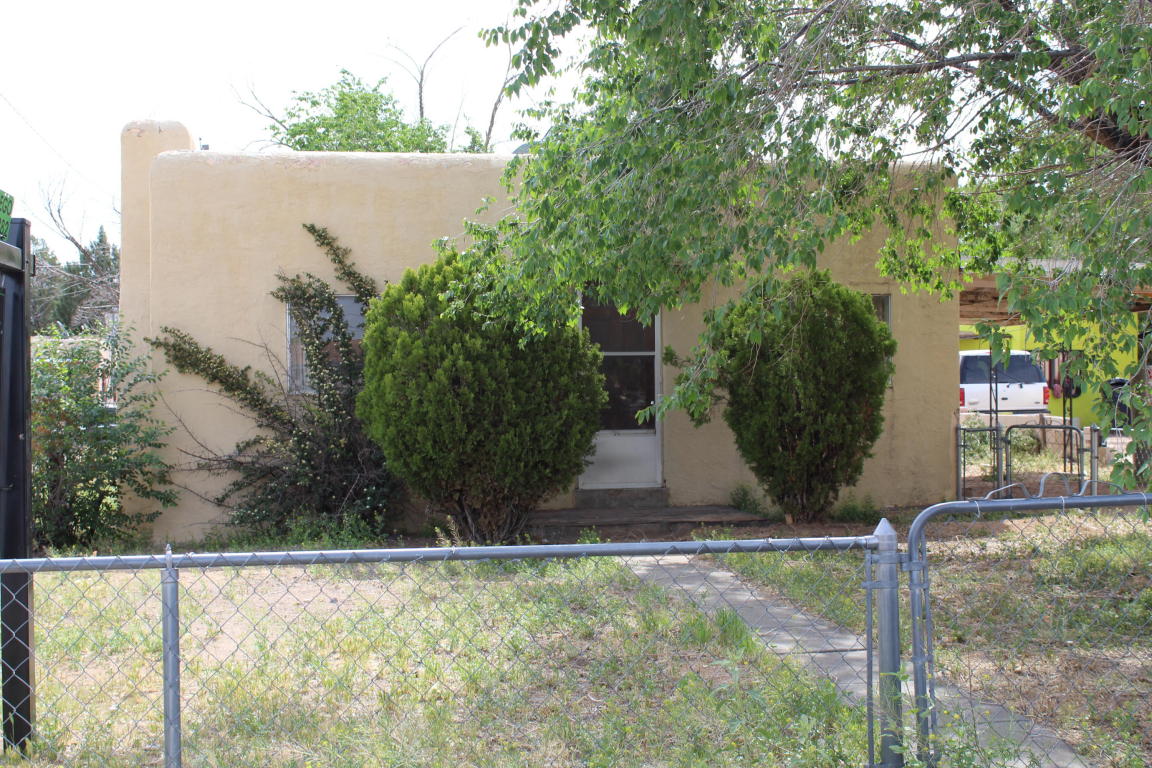 234 Vermont Street NE, Albuquerque, NM 87108