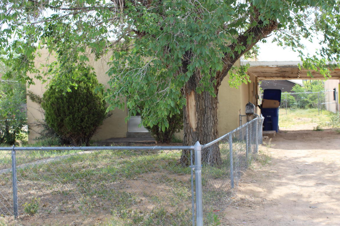 234 Vermont Street NE, Albuquerque, NM 87108