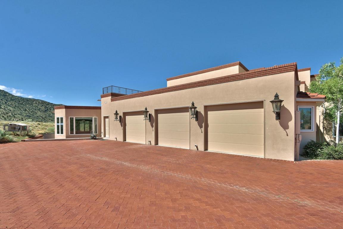 13716 Canada Del Oso Place NE, Albuquerque, NM 87111