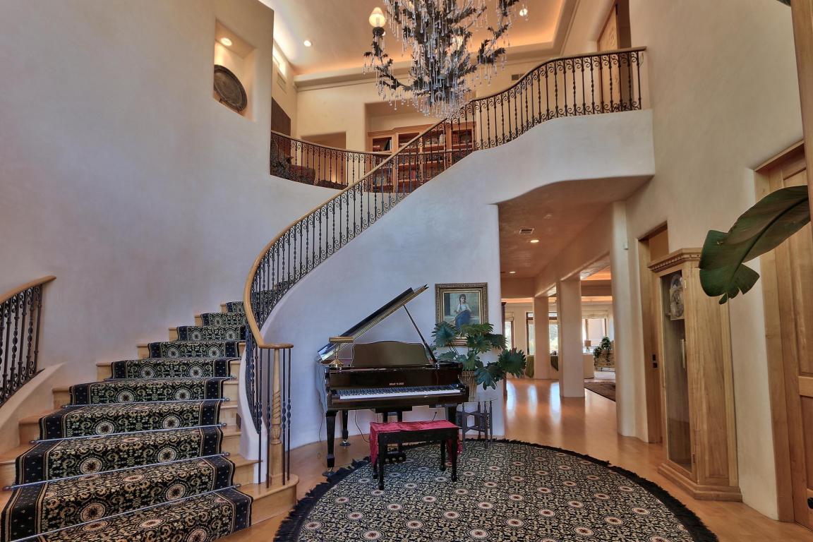 13716 Canada Del Oso Place NE, Albuquerque, NM 87111