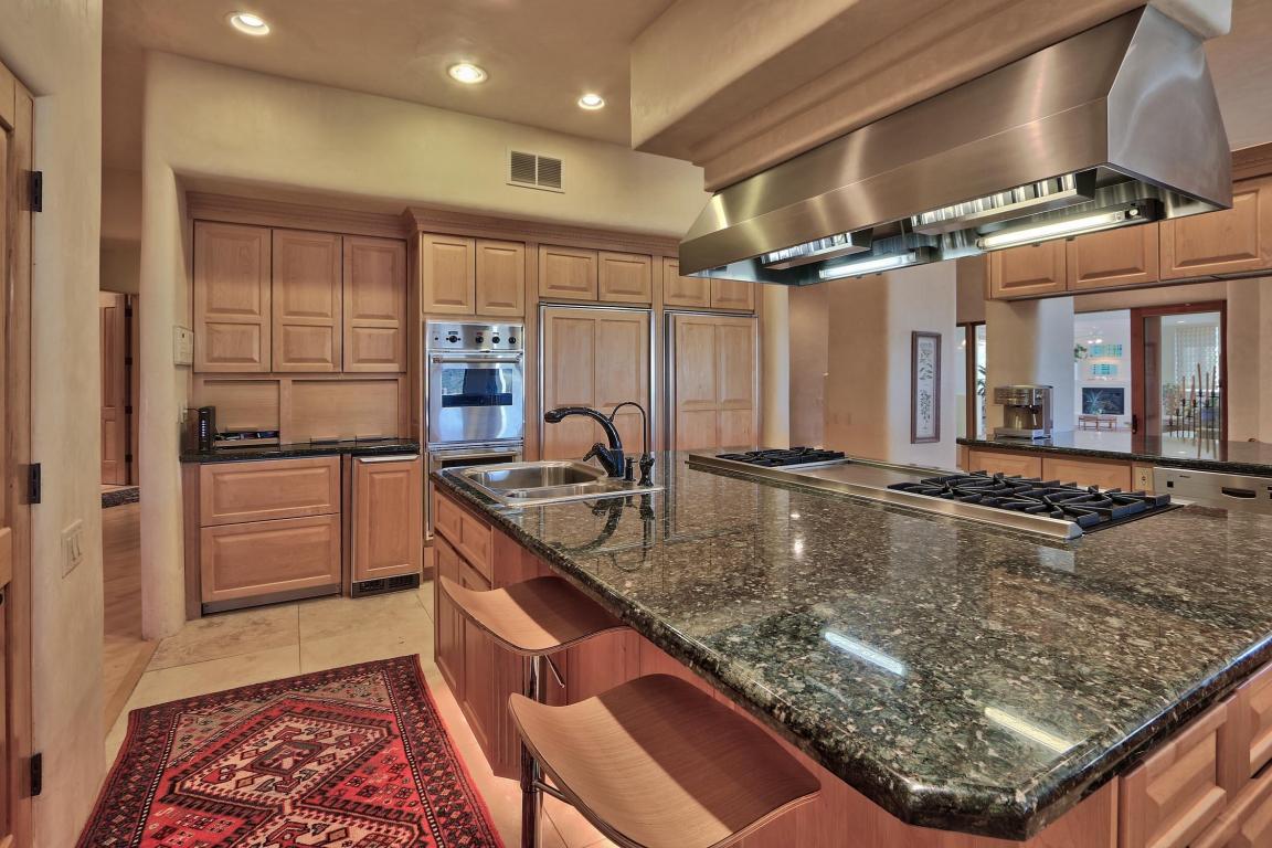13716 Canada Del Oso Place NE, Albuquerque, NM 87111