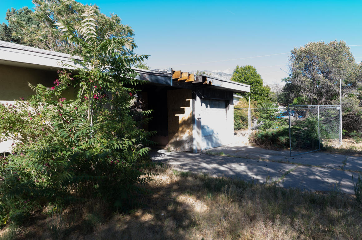 11705 Holiday Avenue NE, Albuquerque, NM 87111