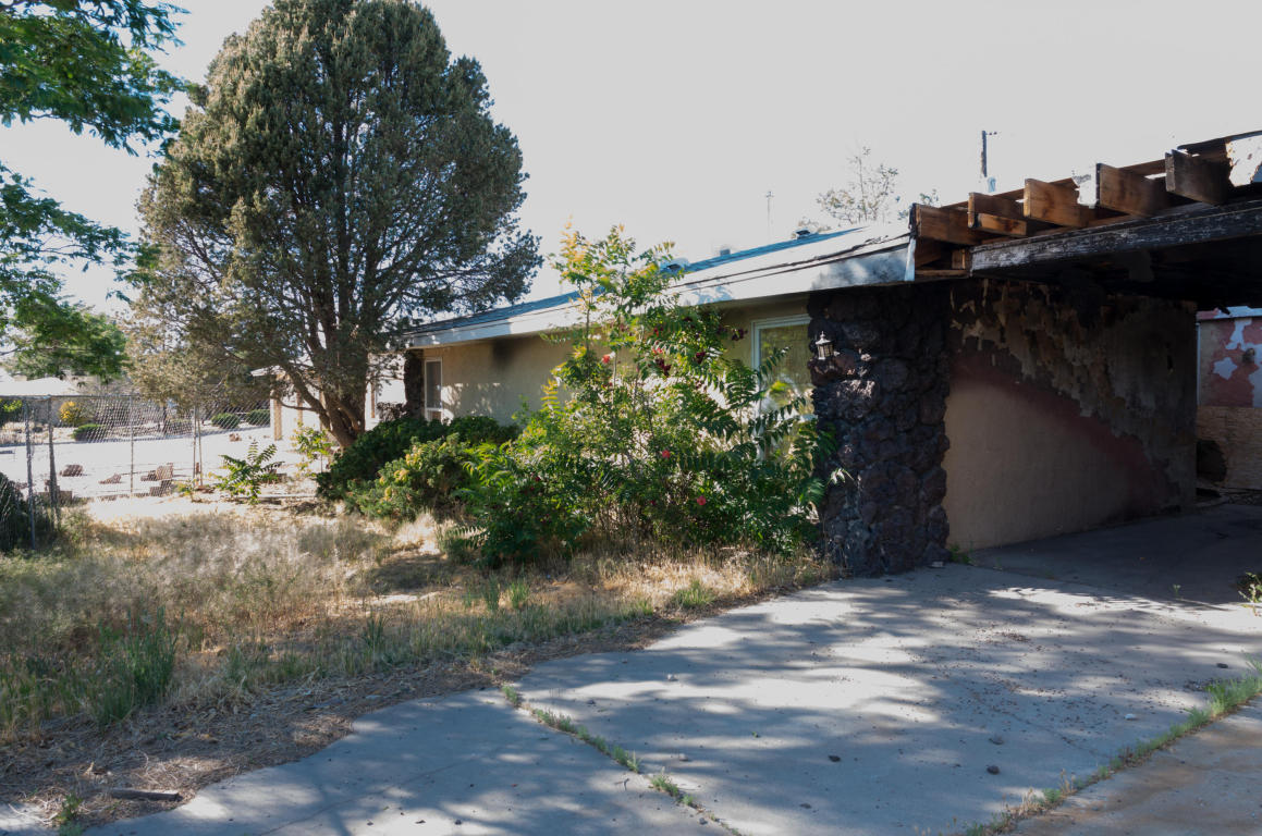 11705 Holiday Avenue NE, Albuquerque, NM 87111
