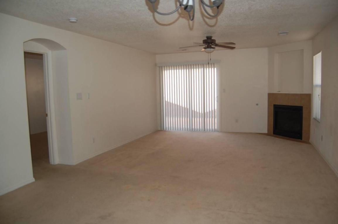 8431 Vista Penasco Avenue SW, Albuquerque, NM 87121