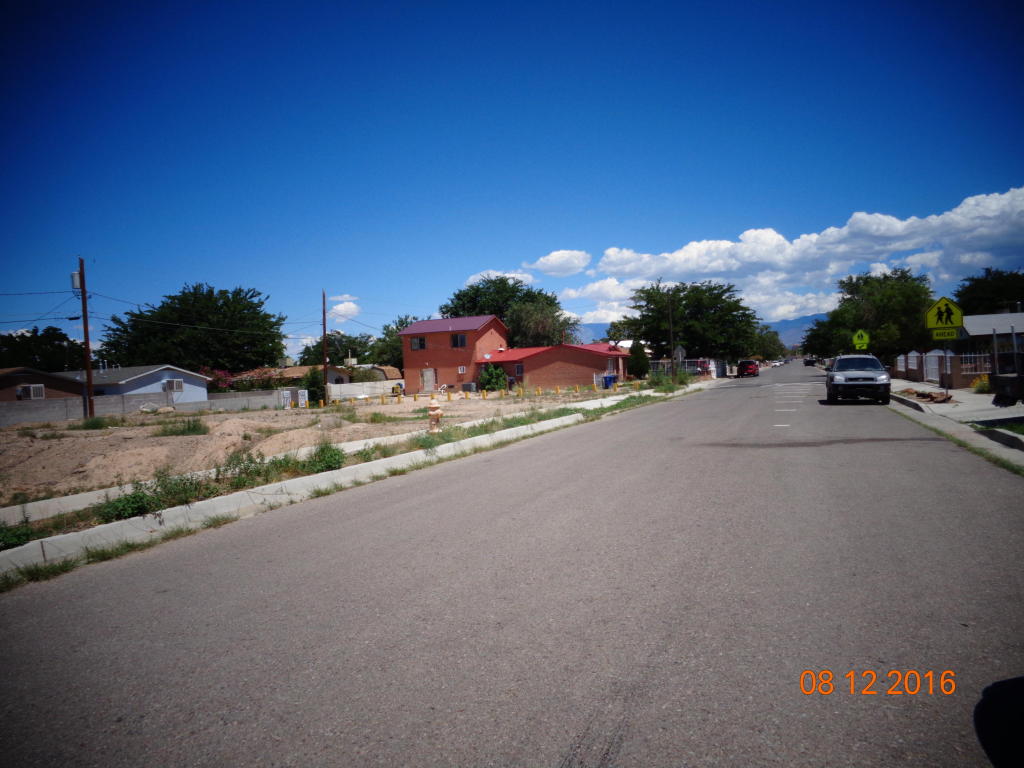 6425 DENNISON Road SW, Albuquerque, NM 87121