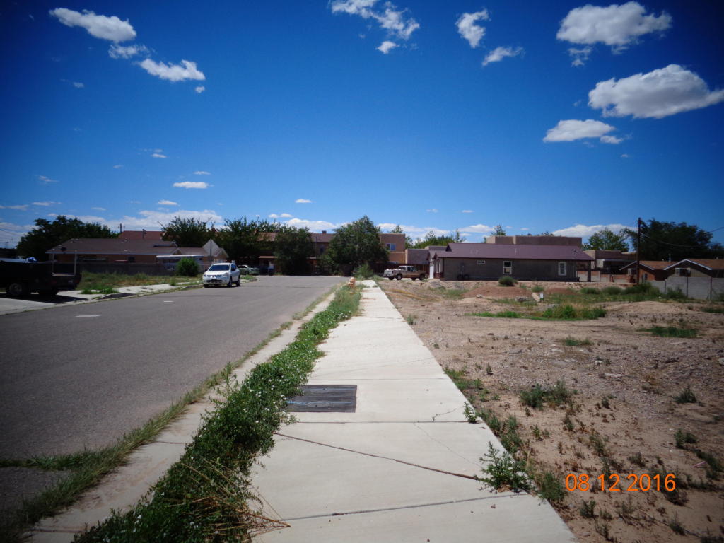 6425 DENNISON Road SW, Albuquerque, NM 87121