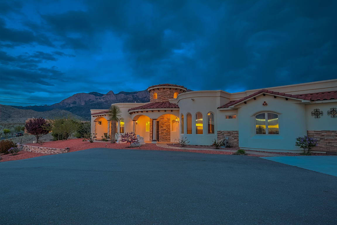 10896 NEElena Drive NE, Albuquerque, NM 87122