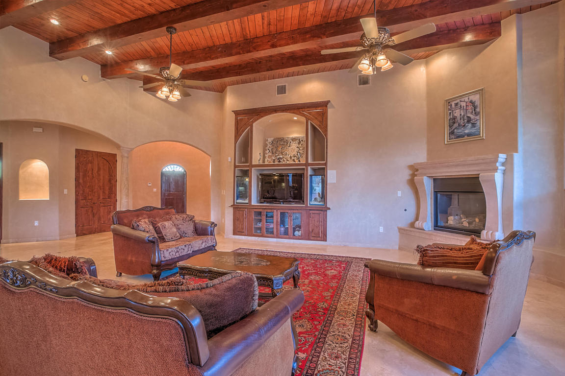 10896 NEElena Drive NE, Albuquerque, NM 87122