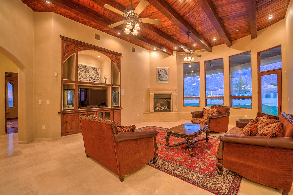 10896 NEElena Drive NE, Albuquerque, NM 87122