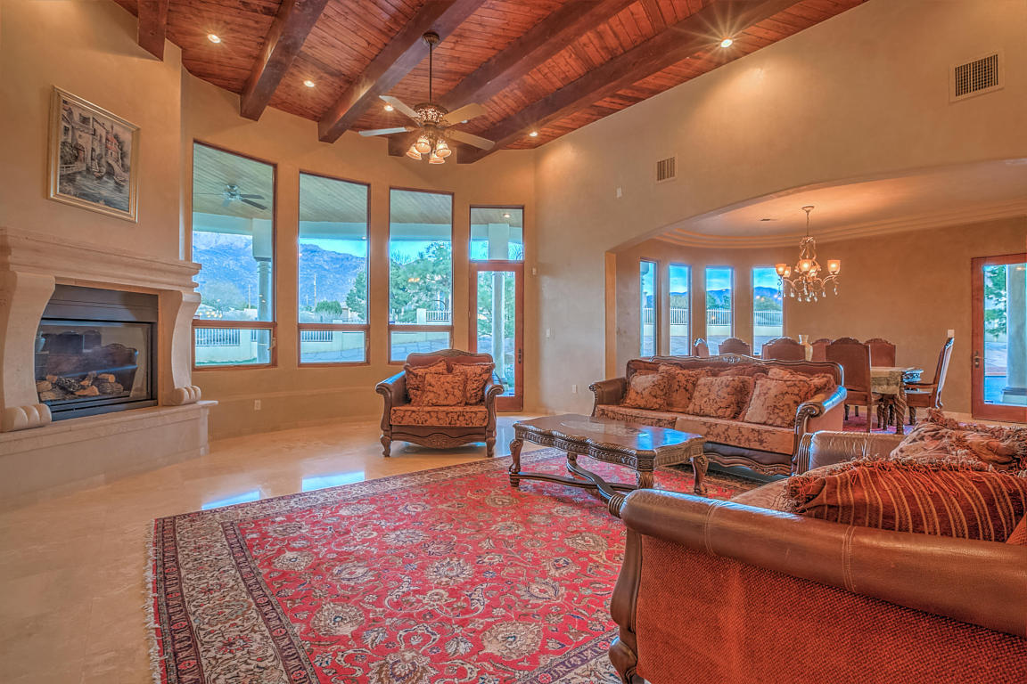 10896 NEElena Drive NE, Albuquerque, NM 87122
