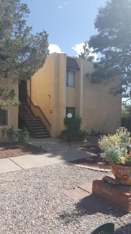 602 Lakeview Circle SE, Rio Rancho, NM 87124