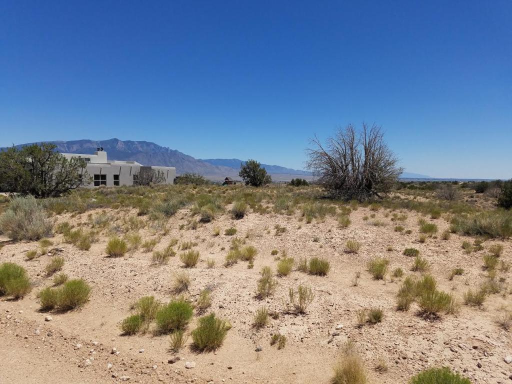 Magnet Road NE, Rio Rancho, NM 87144