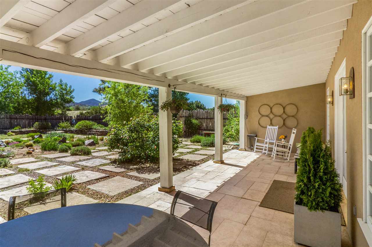 2109 Old Arroyo Chamiso, Santa Fe, NM 87505