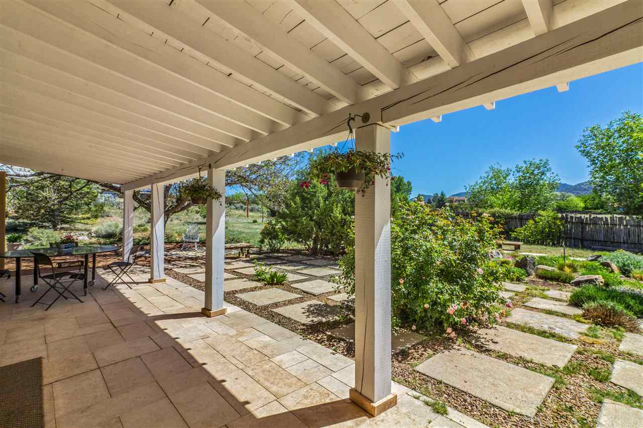 2109 Old Arroyo Chamiso, Santa Fe, NM 87505