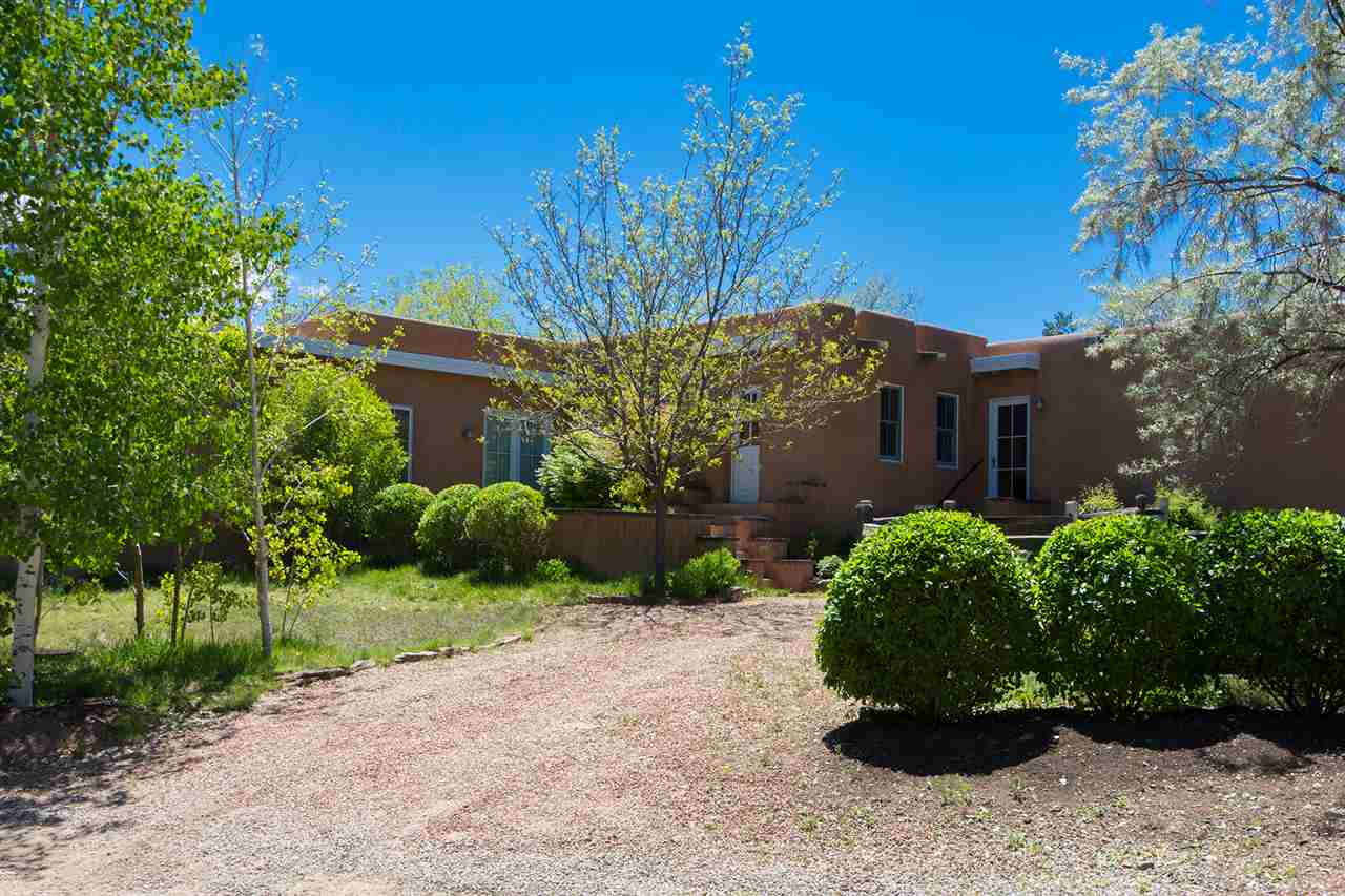 858 Camino Ranchitos, Santa Fe, NM 87505