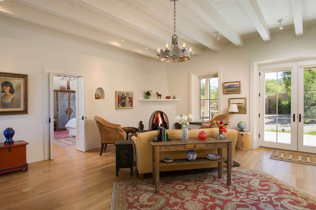 858 Camino Ranchitos, Santa Fe, NM 87505