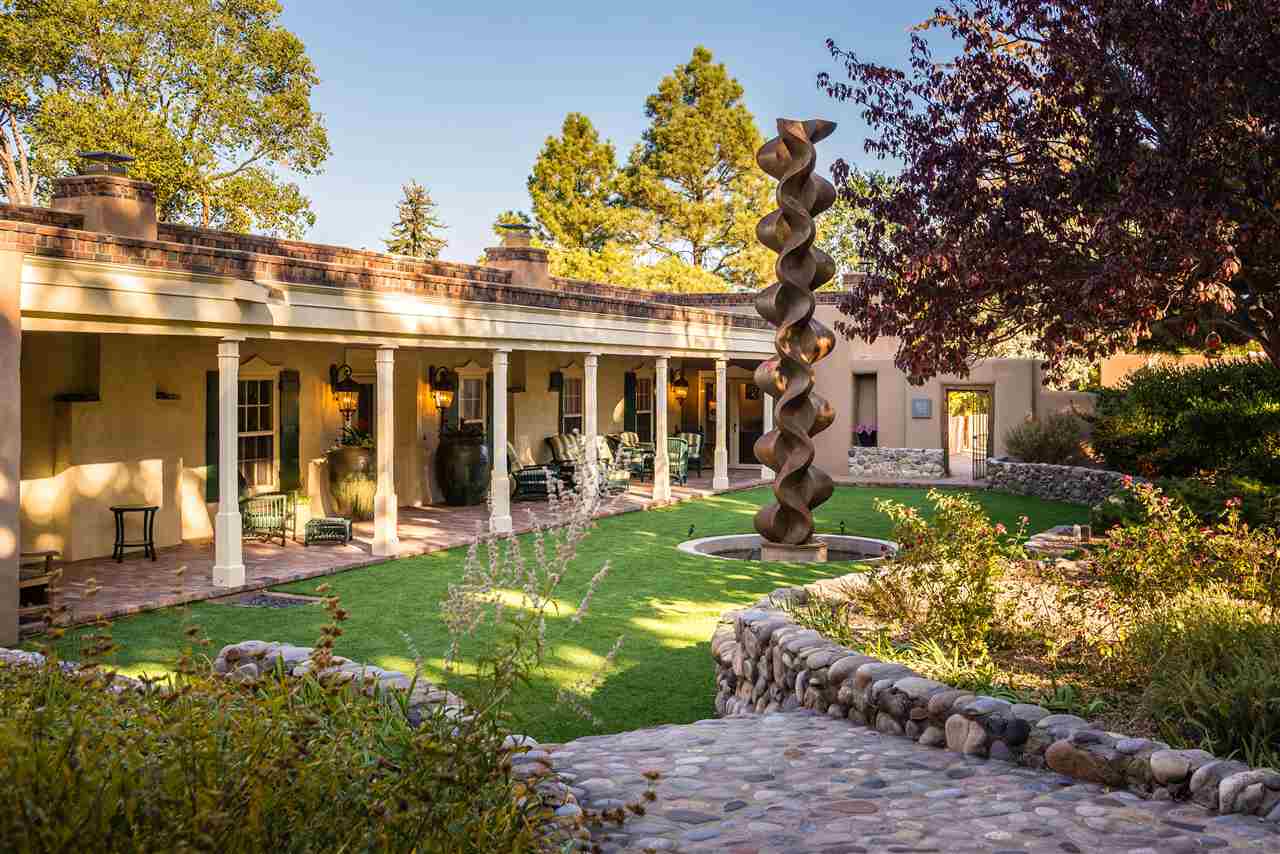 463 Calle La Paz, Santa Fe, NM 87505