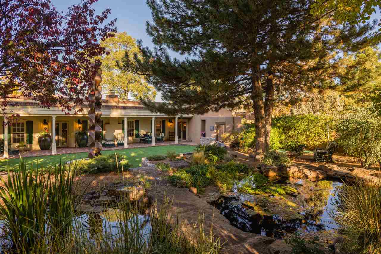 463 Calle La Paz, Santa Fe, NM 87505