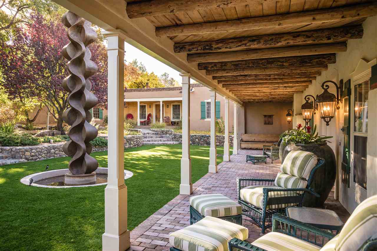 463 Calle La Paz, Santa Fe, NM 87505
