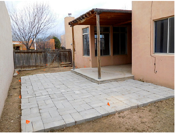 3961 Los MilagrosSanta Fe, NM, 87507Santa Fe County