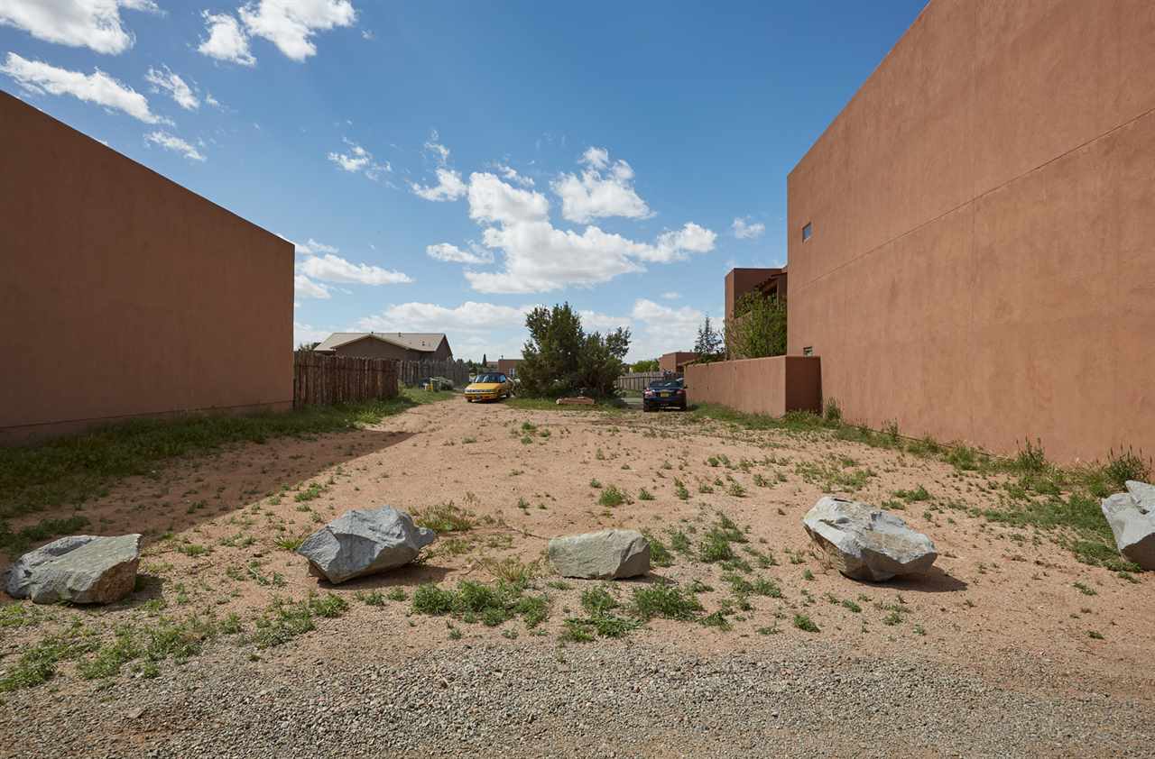 56 OSHARA, Santa Fe, NM 87508