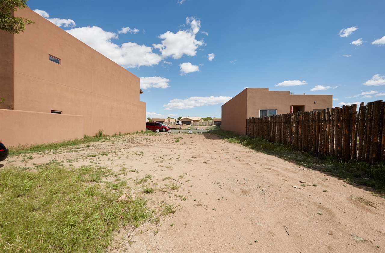 56 OSHARA, Santa Fe, NM 87508