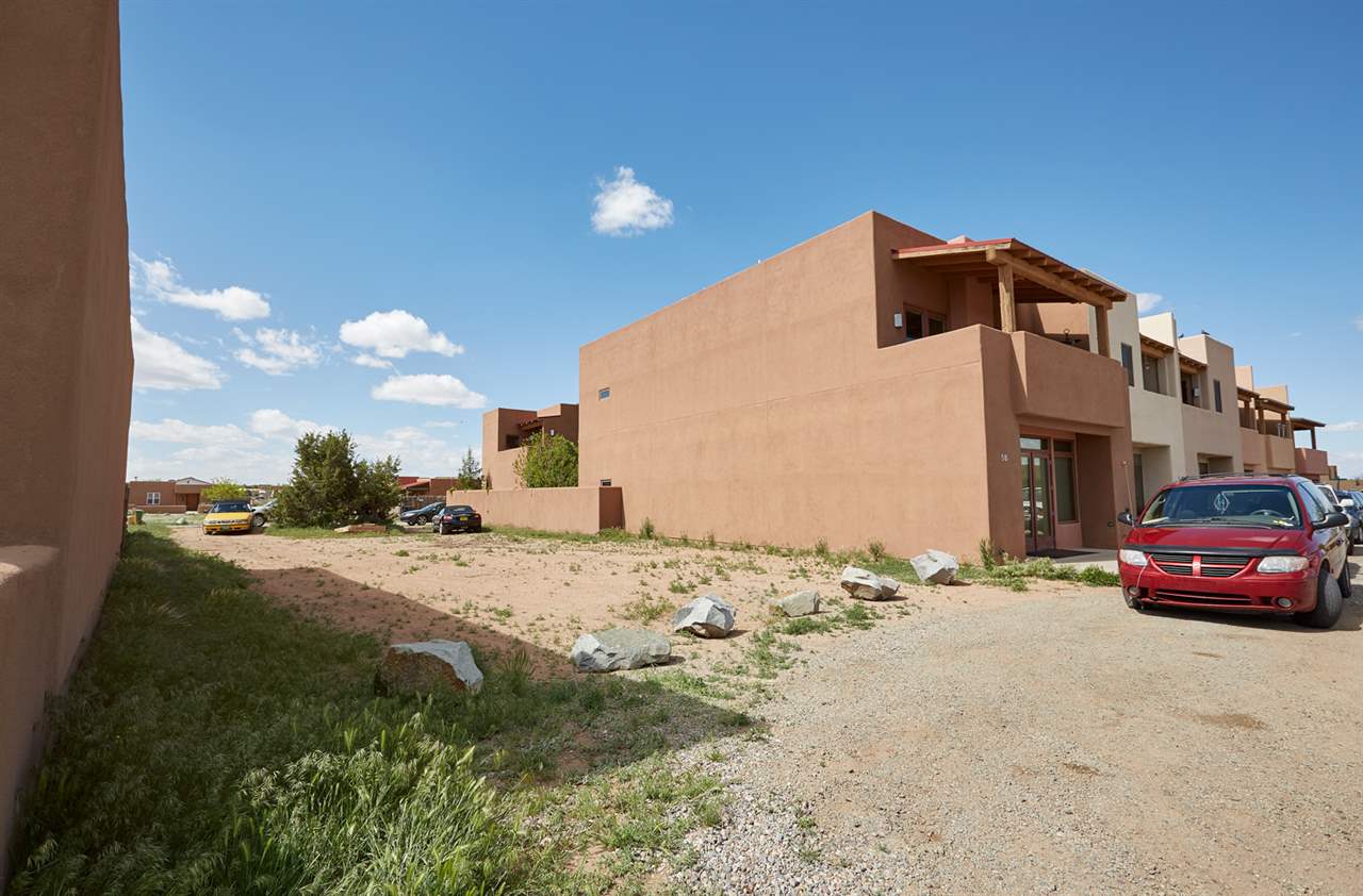 56 OSHARA, Santa Fe, NM 87508