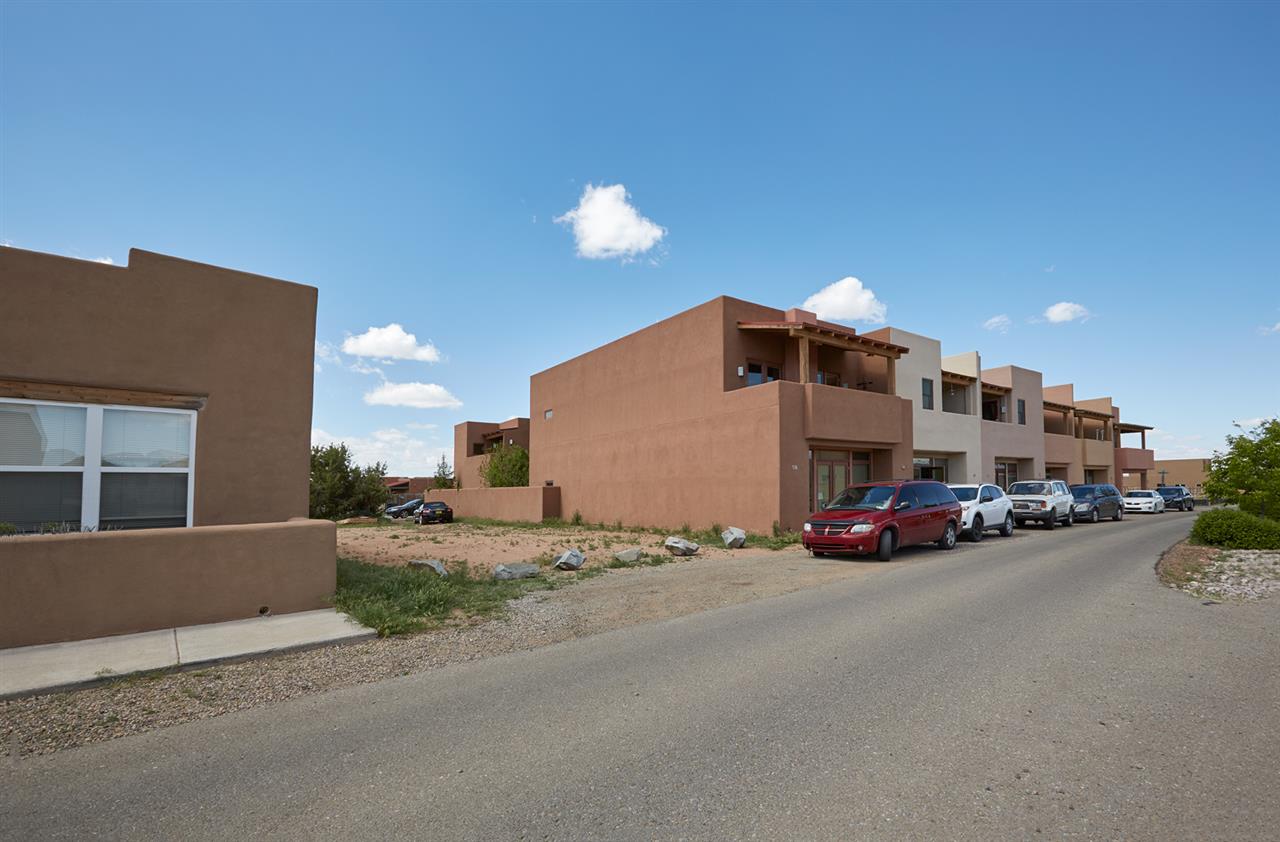 56 OSHARA, Santa Fe, NM 87508