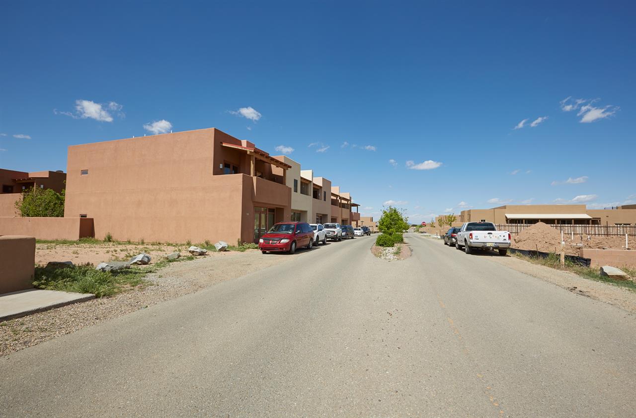 56 OSHARA, Santa Fe, NM 87508
