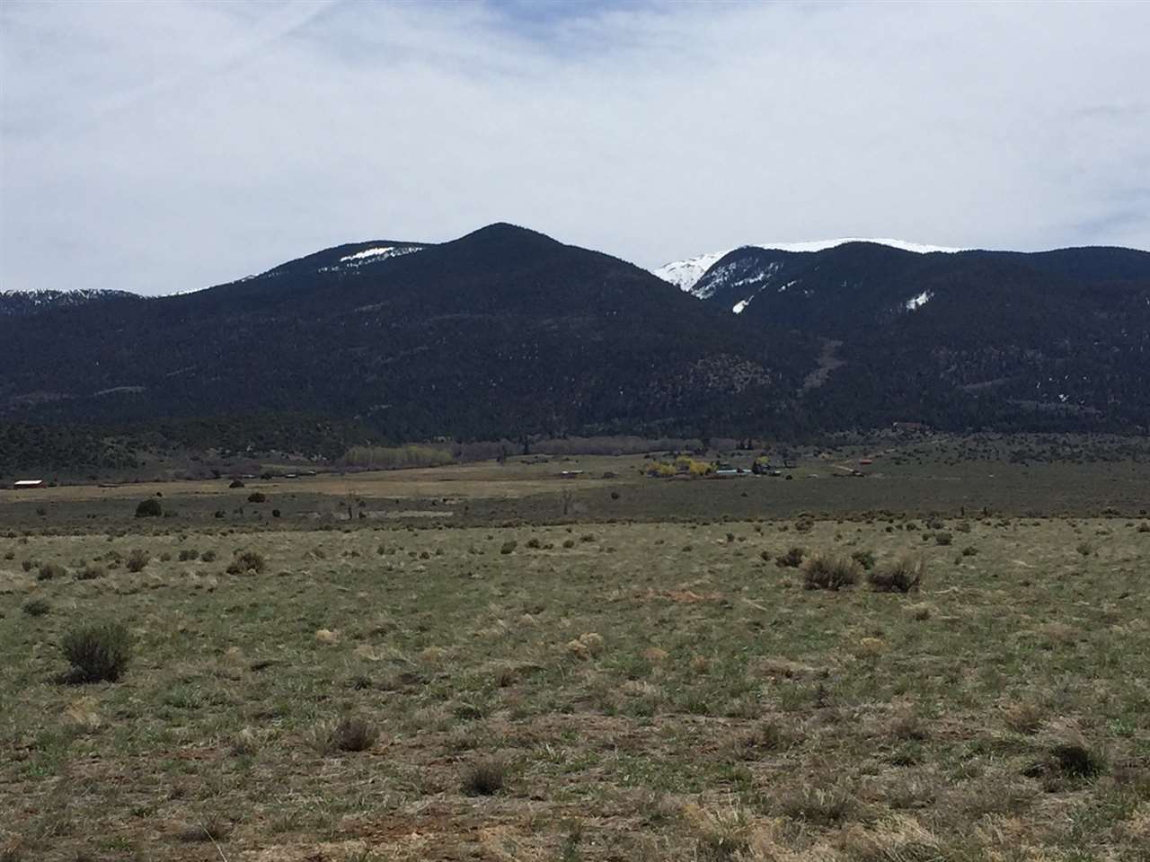 33 Enconada, Amalia, NM 87512