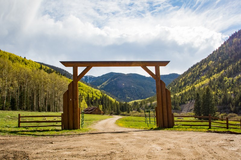 31 Mountain View Rd, Red River, NM 87558