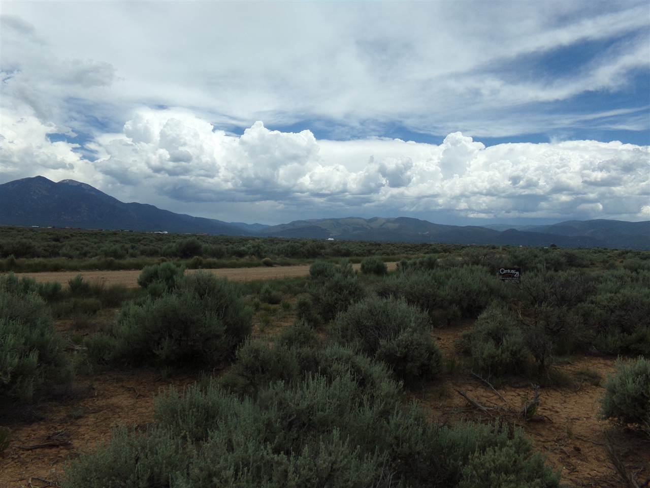 Sugar Lane, Taos, NM 87571