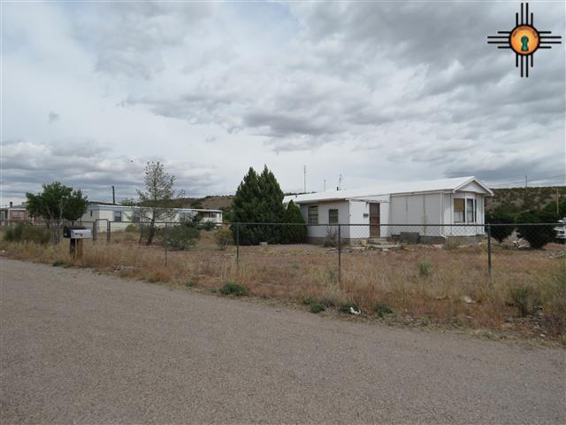 24 Paloma Blanca Rd, Williamsburg, NM 87942