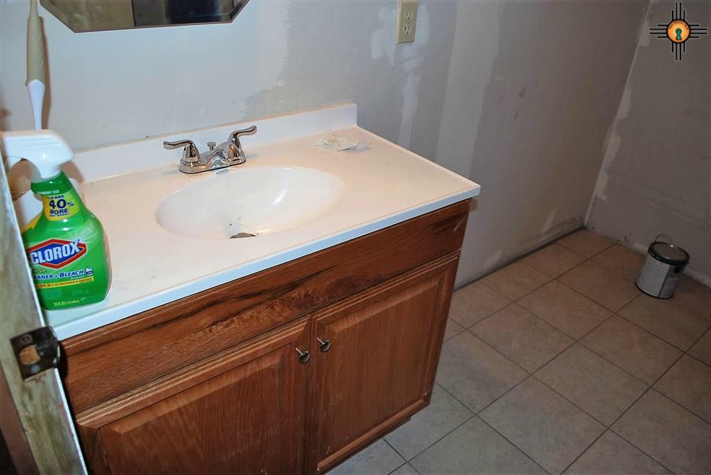 560 Herrington Dr SE, Deming, NM 88030