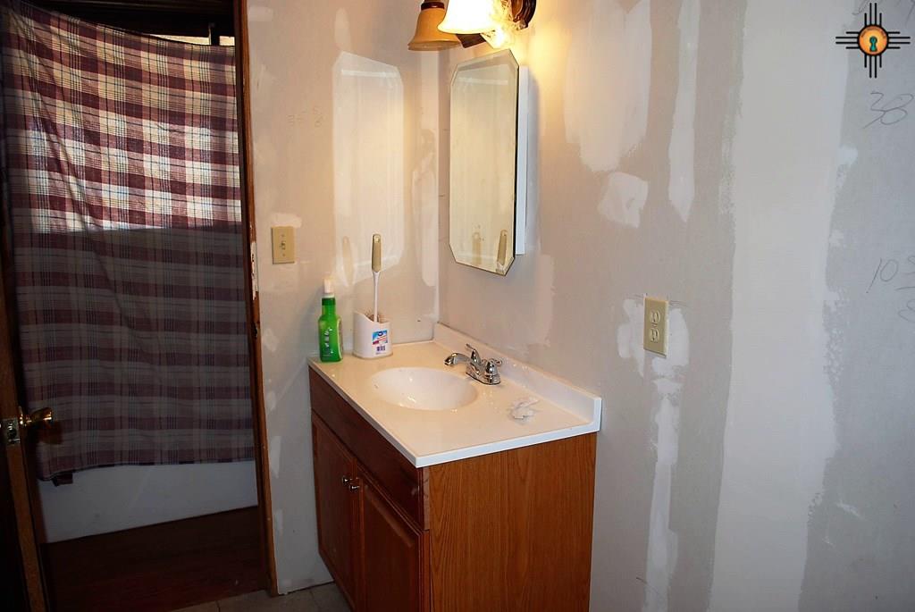 560 Herrington Dr SE, Deming, NM 88030