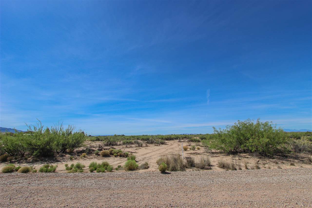 60 Dulce DR, Alamogordo, NM 88310