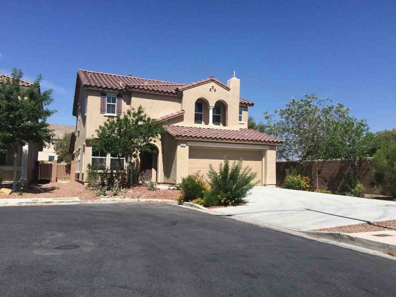 5807 Honeysuckle Ridge StLas Vegas, NV, 89148Clark County