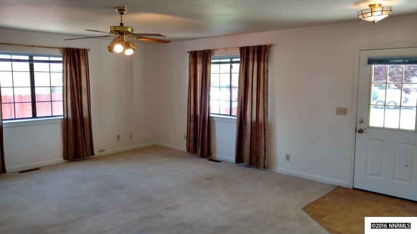 463 S Whitacre St, Yerington, NV 89447