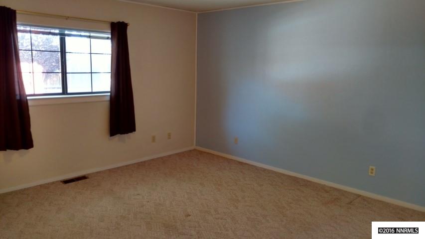 463 S Whitacre St, Yerington, NV 89447